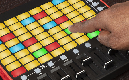 Kontroler MIDI – AKAI APC Mini mk2