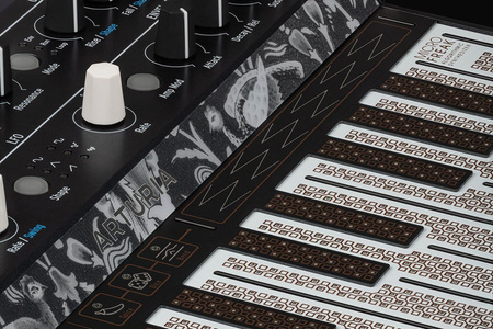 Syntezator hybrydowy – Arturia MicroFreak