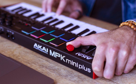 AKAI MPK Mini Plus – klawiatura sterująca MIDI