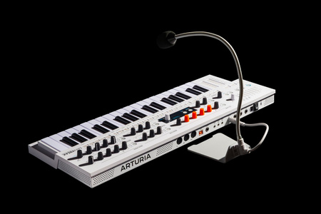 Hybrydowy syntezator polifoniczny – Arturia MiniFreak Vocoder Edition