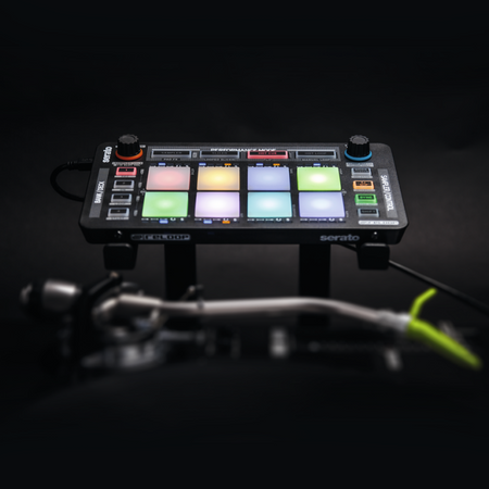 Reloop Neon – kontroler DJ-ski do Serato
