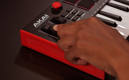 AKAI MPK Mini Plus – klawiatura sterująca MIDI