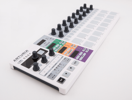 Klawiatura sterująca / kontroler MIDI – Arturia BeatStep Pro