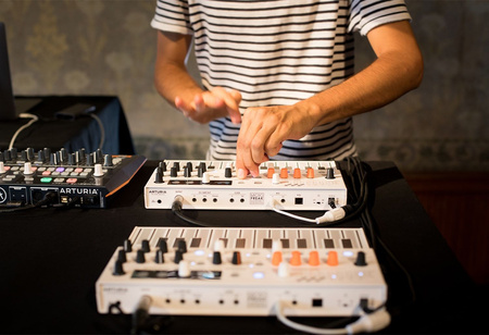 Syntezator hybrydowy – Arturia MicroFreak Vocoder Edition