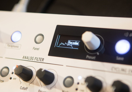 Syntezator hybrydowy – Arturia MicroFreak Vocoder Edition