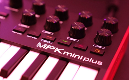 Klawiatura sterująca / kontroler MIDI – AKAI MPK Mini Plus
