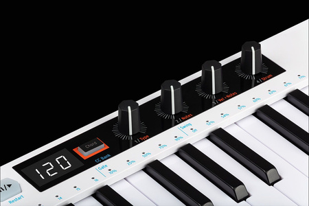 Arturia KeyStep 37 White – klawiatura sterująca MIDI