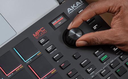Kontroler produkcyjny – AKAI MPC Studio